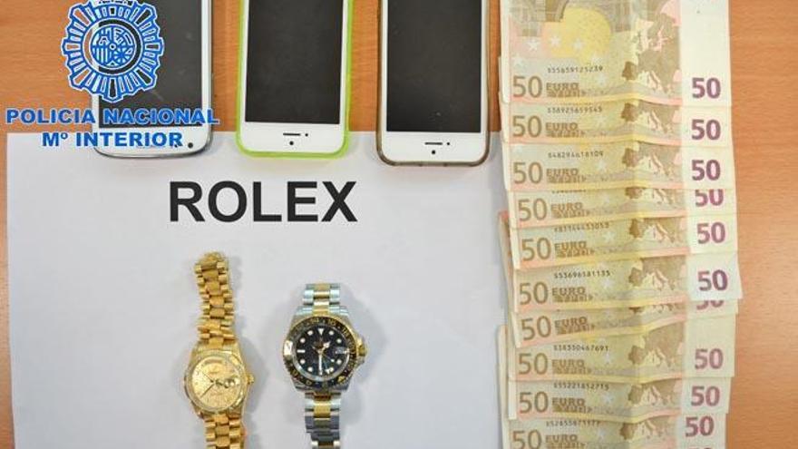 Relojes, móviles y dinero intervenido en junio a una ´banda del Rolex´ que actuaba en Vila.