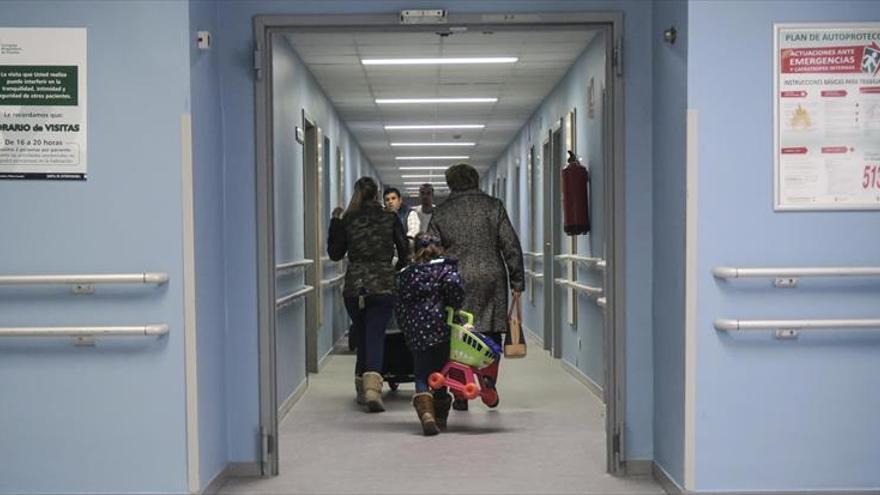 Sala de partos con luz natural y equipos de última generación para la zona de Pediatría