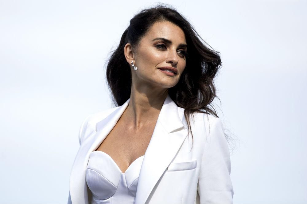 Penélope Cruz con look en blanco en el Festival de cine de San Sebastián
