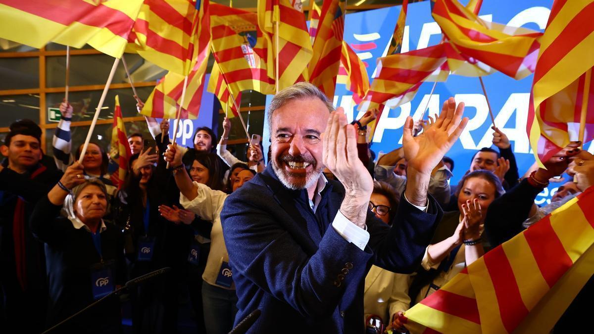 Jorge Azcón, celebrando la victoria electoral del PP.
