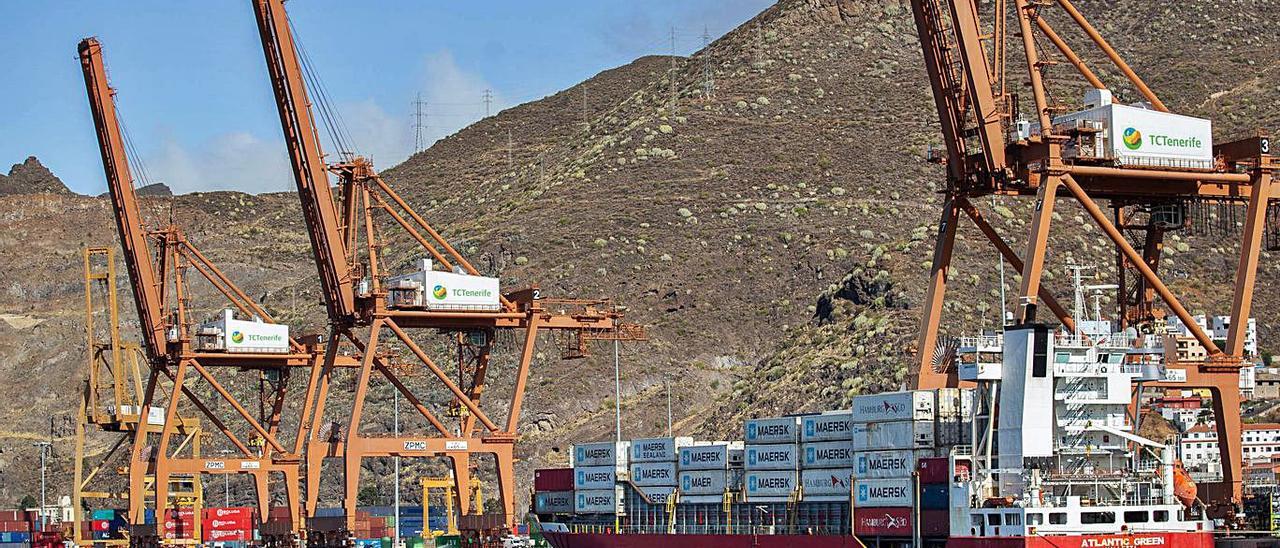 Puerto de Santa Cruz de Tenerife. | | CARSTEN W. LAURITSEN