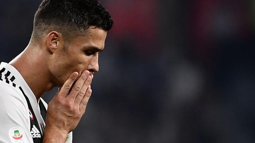 Cristiano Ronaldo gesticula en un partido con la Juventus.