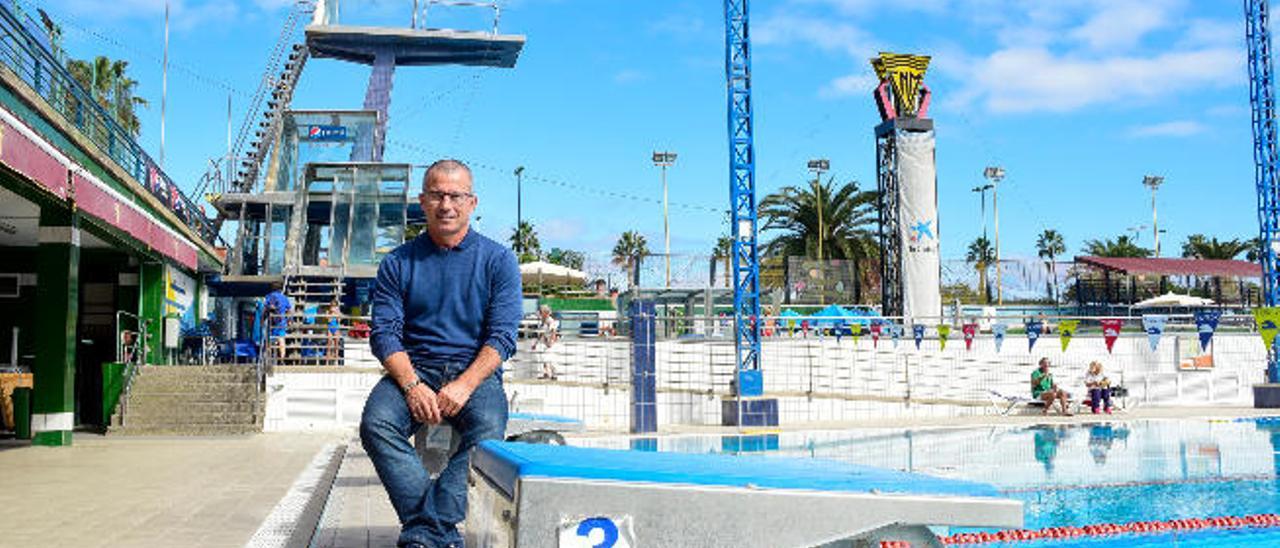 El entrenador de saltos del CN Metropole, Quique Martínez.