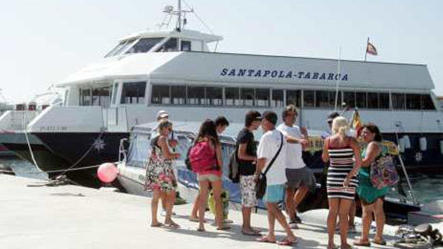 Imagen de las tabarqueras en Santa Pola.