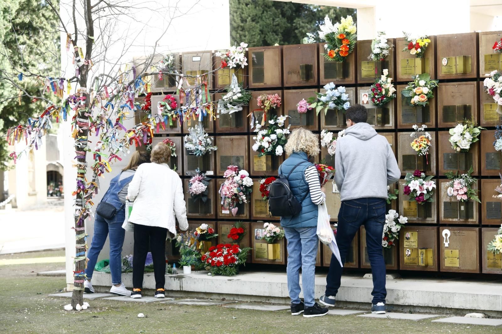 En imágenes | El cementerio de Zaragoza, un museo al aire libre que se engalana para el Día de Todos los Santos