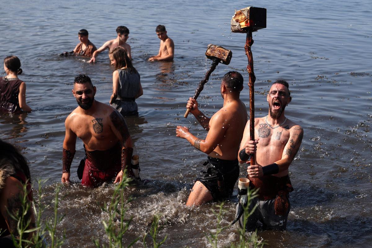 La fiesta vivida hoy en las Torres de Oeste (Catoira) con motivo del día grande de la Romería Vikinga 2025. La fiesta vivida hoy en las Torres de Oeste (Catoira) con motivo del día grande de la Romería Vikinga 2025.