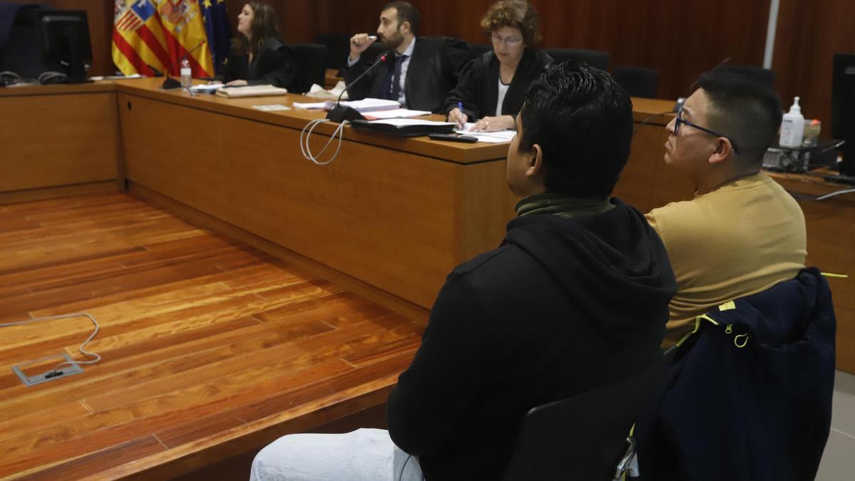 Héctor Fabián Cruz y Carlos Eduardo Borboy, en el banquillo de los acusados de la Audiencia Provincial de Zaragoza.