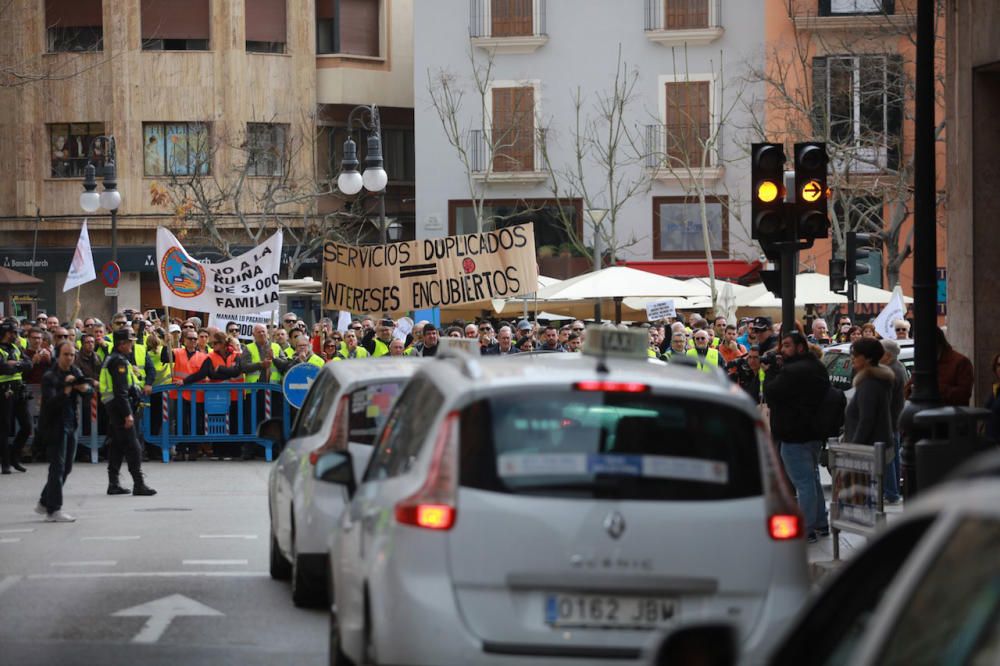 Confluencia de las dos manifestaciones de taxistas