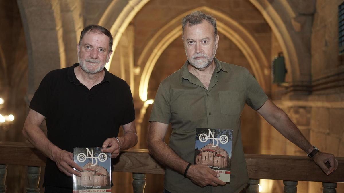 Rubén Aramburu y Xosé M. Salgado, autores del libro 'Memoria en pedra'