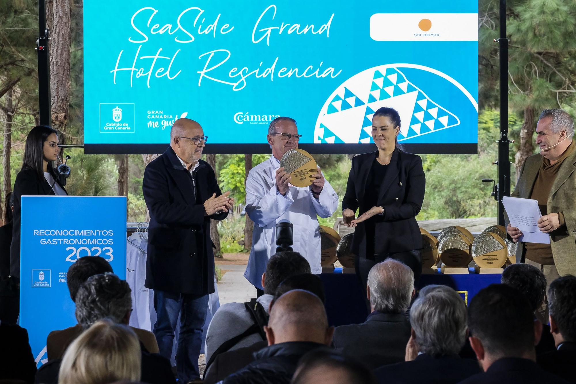 El Cabildo de Gran Canaria homenajea a los galardonados con las Guías Michelin y Repsol 2023