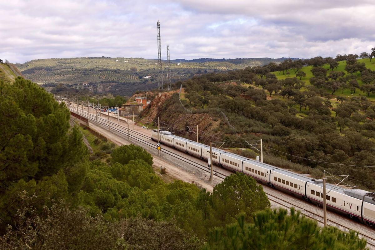 Trenes pasando por Adamuz.