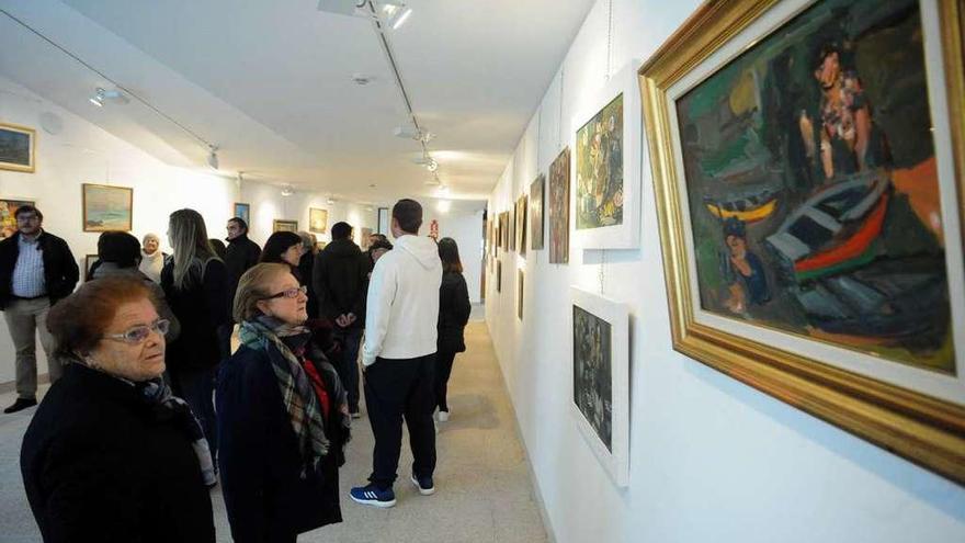 Inauguración de la exposición de pintura de Evaristo González &quot;O Mudo&quot; en A Illa.  // Iñaki Abella