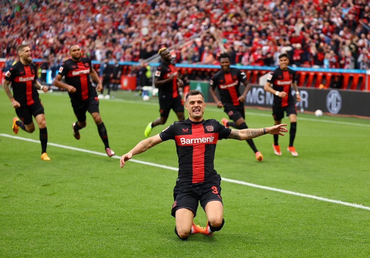 Los jugadores del Bayer 04 Leverkusen celebran la conquista de la Bundesliga.