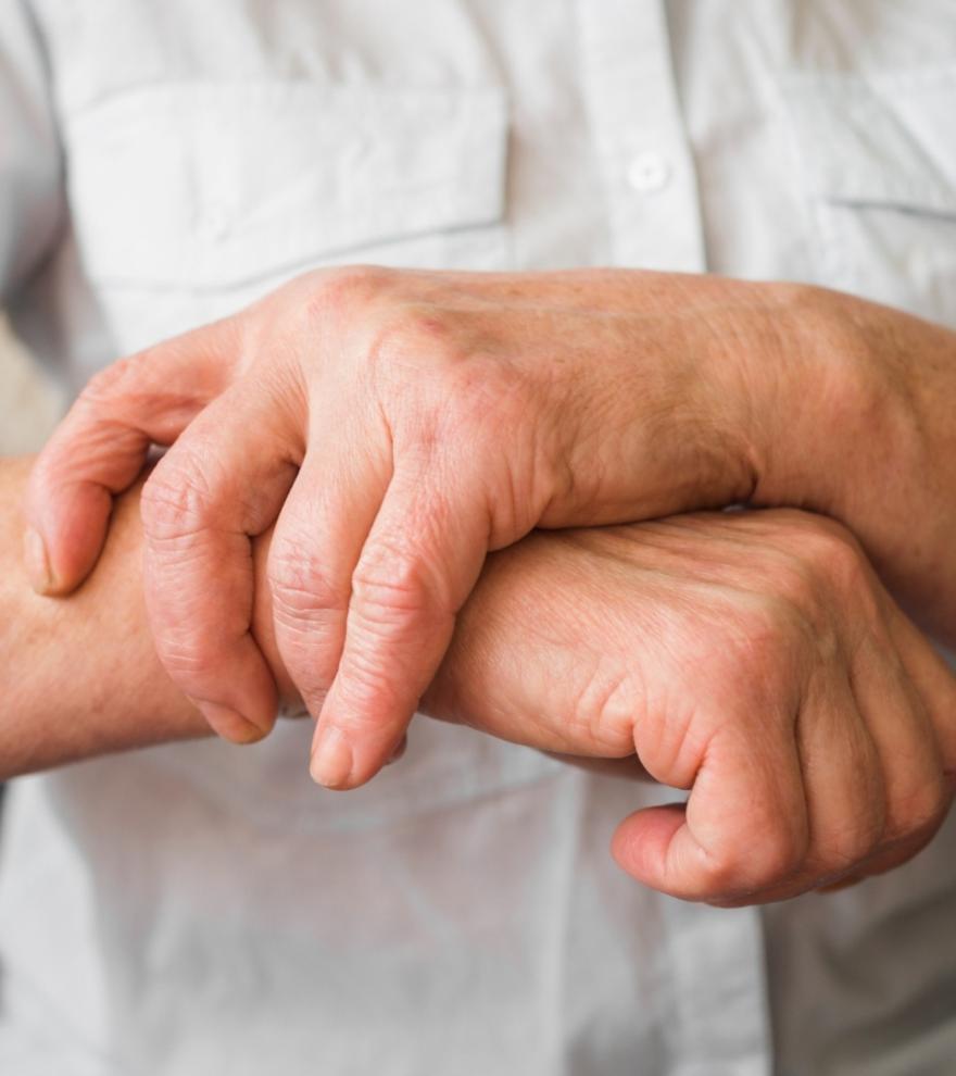 Manos con artritis: señales de alerta, diagnóstico y cómo escapar del dolor crónico