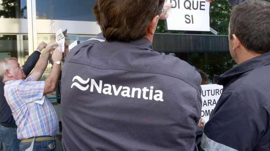 Varios trabajadores de Navantia, durante una protesta. kiko delgado