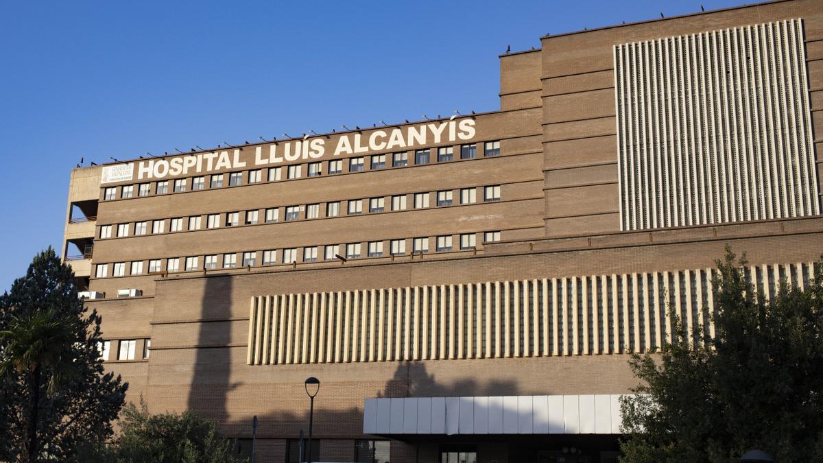 Imagen de archivo de la fachada del hospital Lluís Alcanyís, de Xàtiva.