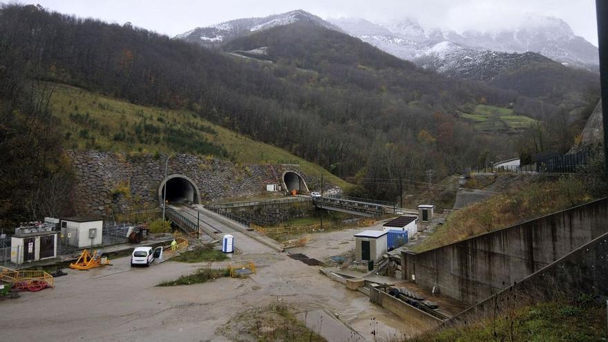 Un accidente en una obra de carreteras deja nueve trabajadores heridos en Asturias