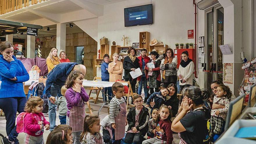 Grupo infantil en una de las actividades organizadas en el Mercado Municipal.