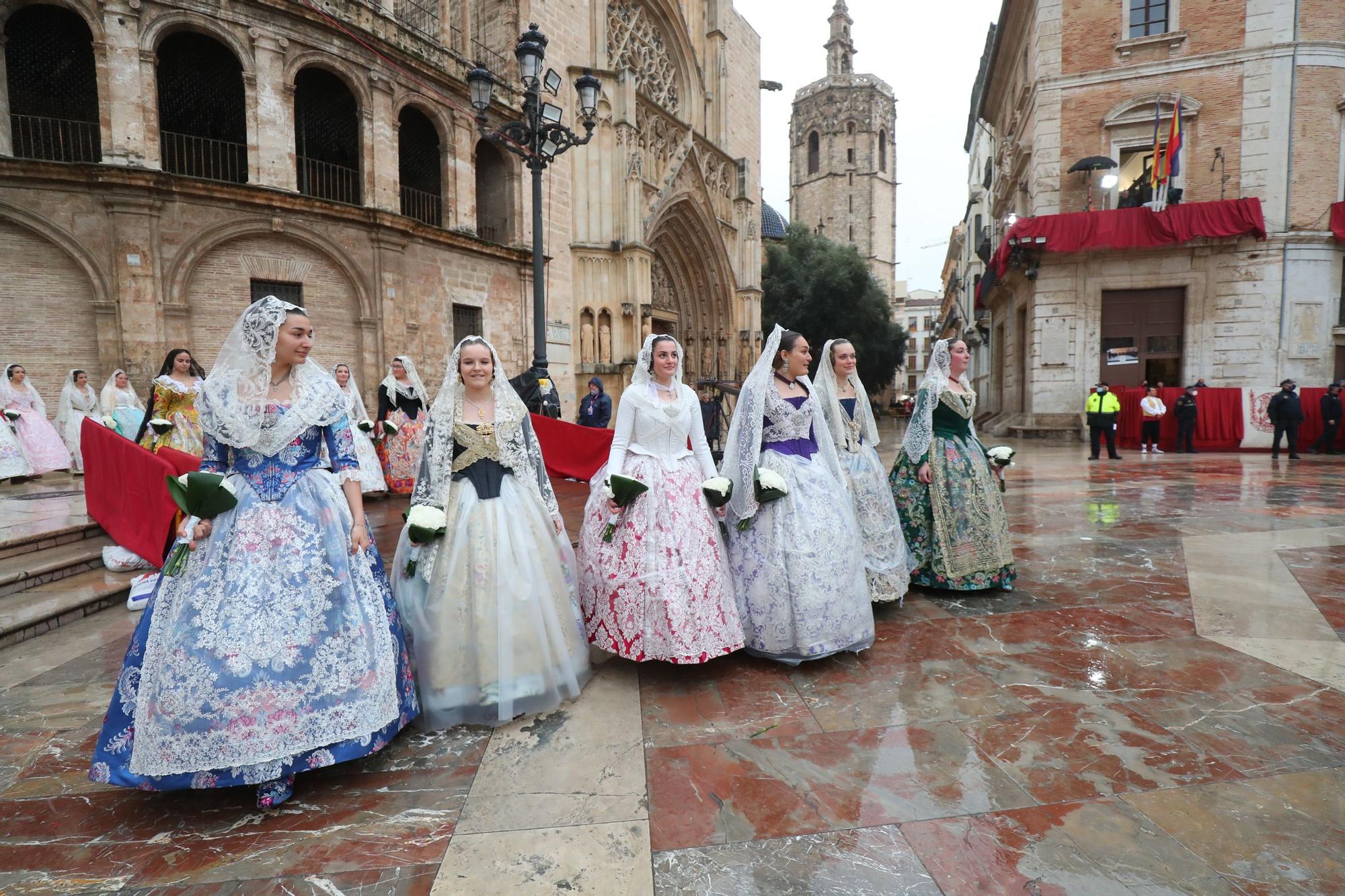 Búscate en el primer día de ofrenda por la calle de la Paz (entre las 17:00 a las 18:00 horas)