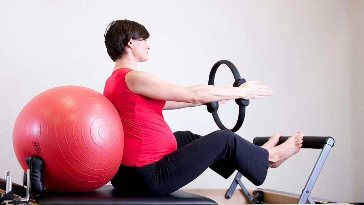 Realizar ejercicio físico durante el embarazo es esencial para mantener controlada la tensión.