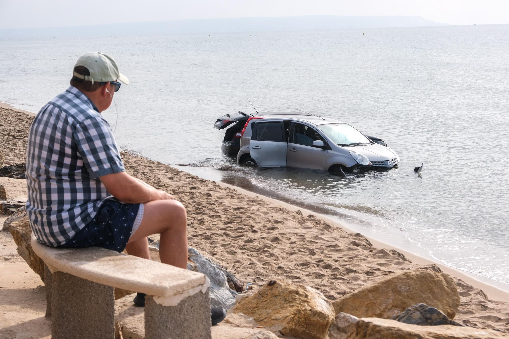 Así ha sido el operativo de la Guardia Civil en la playa de El Pinet en La Marina