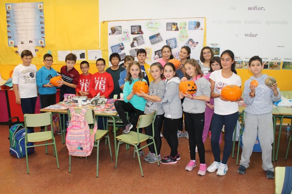 Niños de 6º B del colegio La Ería de Lugones con calabazas