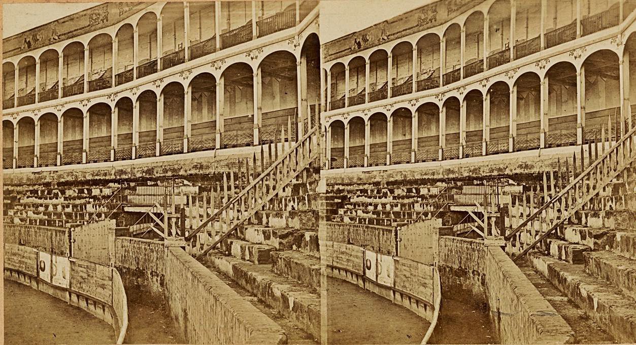 Antigua fotografía estereoscópica del interior de la plaza de Los Tejares realizada en 1858.
