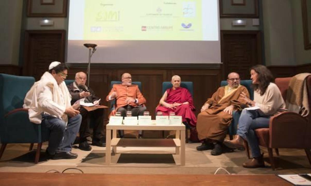 Representantes de las cinco confesiones religiosas mayoritarias, ayer en València.