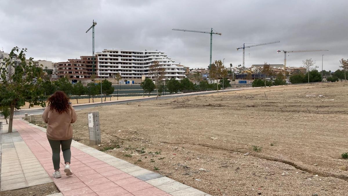 Sector SUS- A Los Invernaderos en construcción en San Miguel de Salinas