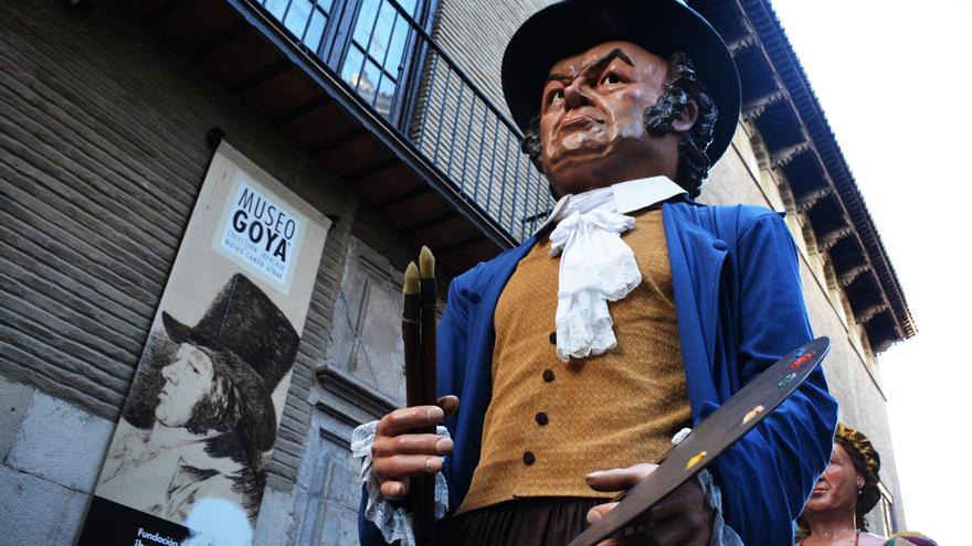 Zaragoza viaja al siglo XVIII para desfilar a ritmo de Goya
