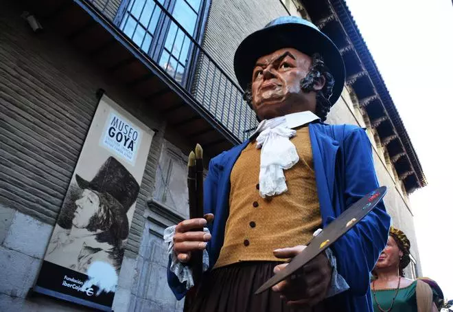 EN IMÁGENES | El desfile de las Fiestas Goyescas llena de alegría las calles de Zaragoza