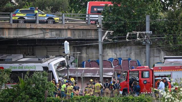 Muere un maquinista en un choque de dos trenes de FGC en Sant Boi