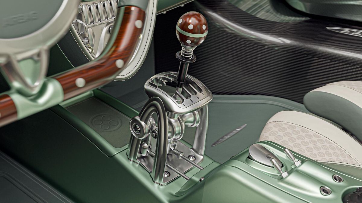 El Pagani Huayra Speedster equipa un motor V12 biturbo que entrega 864 CV de potencia. Lo mejor es que se puede escoger con cambio manual de siete velocidades.