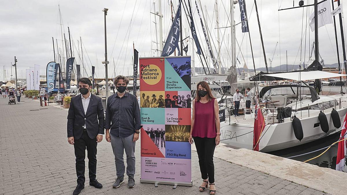 Felipe Menéndez, Francesc Mateu Aguiló e Isabel Teruel, ayer, en Port Adriano.