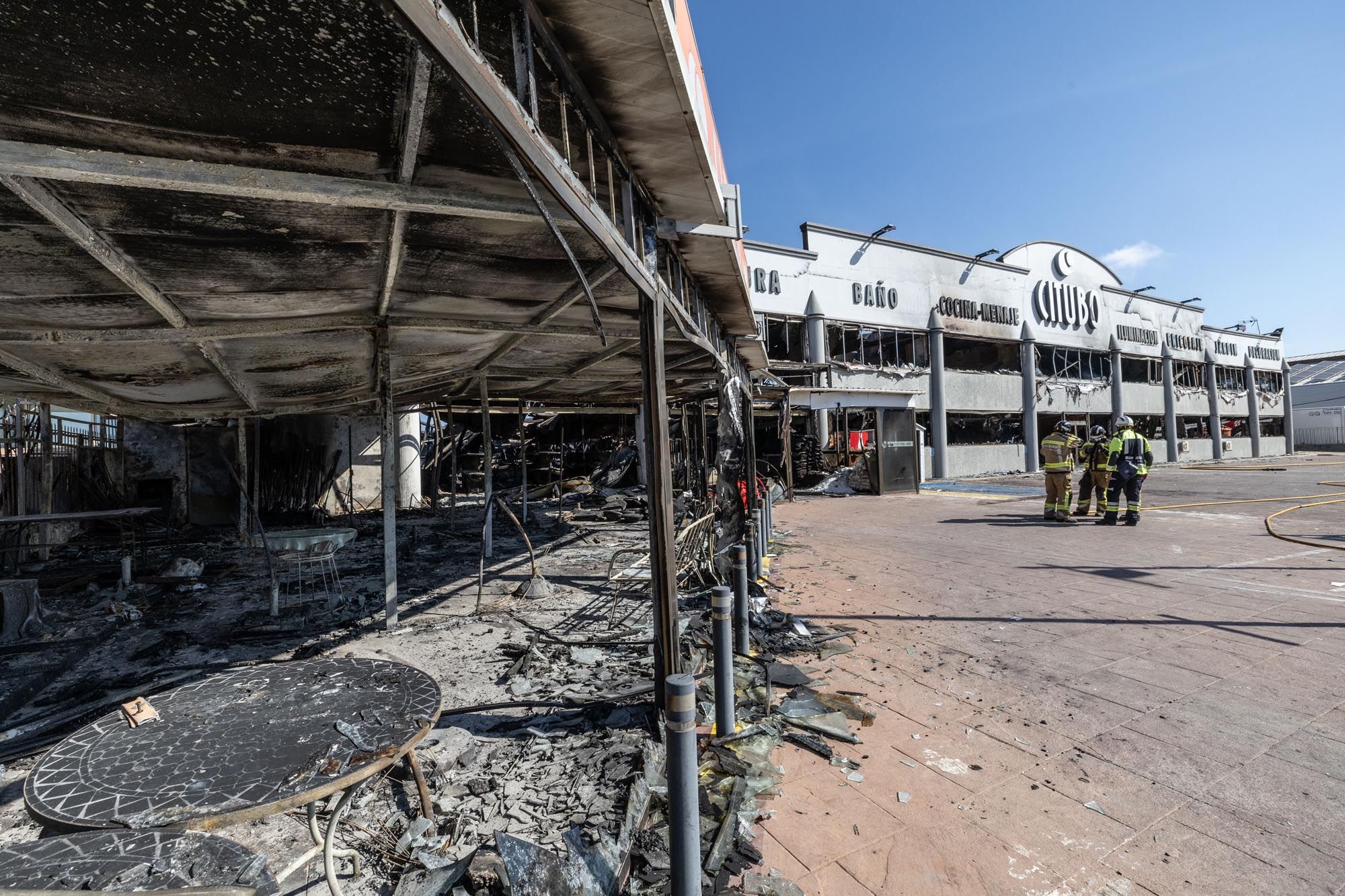 Desoladoras imágenes el día después del incendio de la nave de Citubo en Ibiza