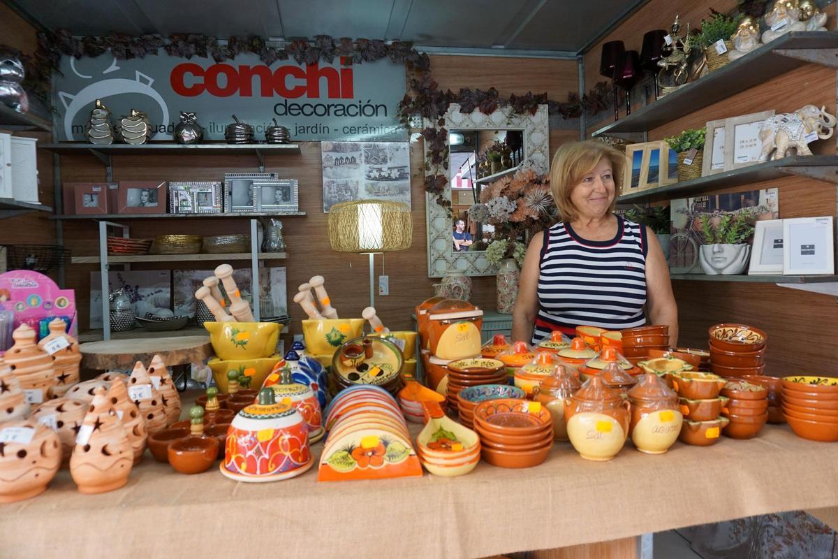 La XXV Feria Artesanal y Gastronómica de Agost conmemora un cuarto de siglo de trayectoria poniendo en valor los oficios, sabores y tradiciones que forman parte de la identidad local
