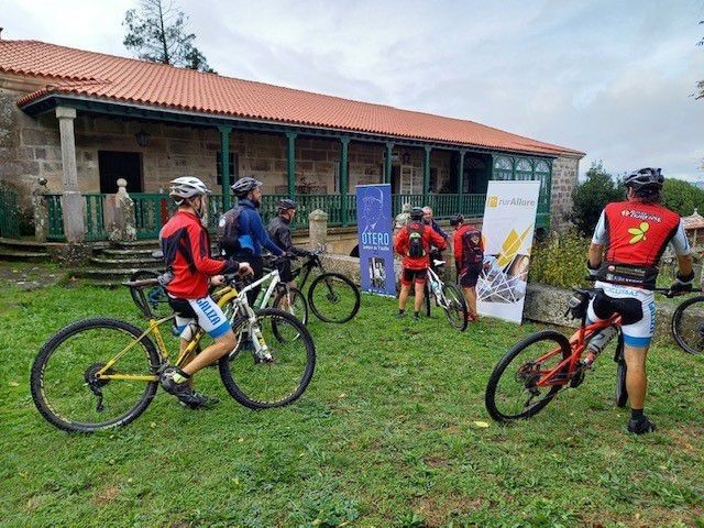 Actividad para ciclistas organizada en la Fundación Otero Pedrayo.