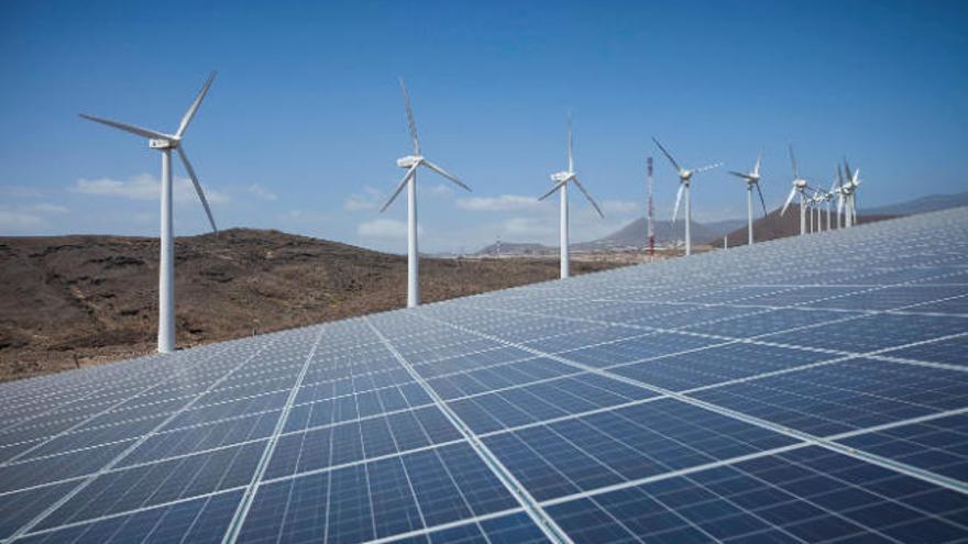 Instalaciones de energía eólica y fotovoltaica en Tenerife.