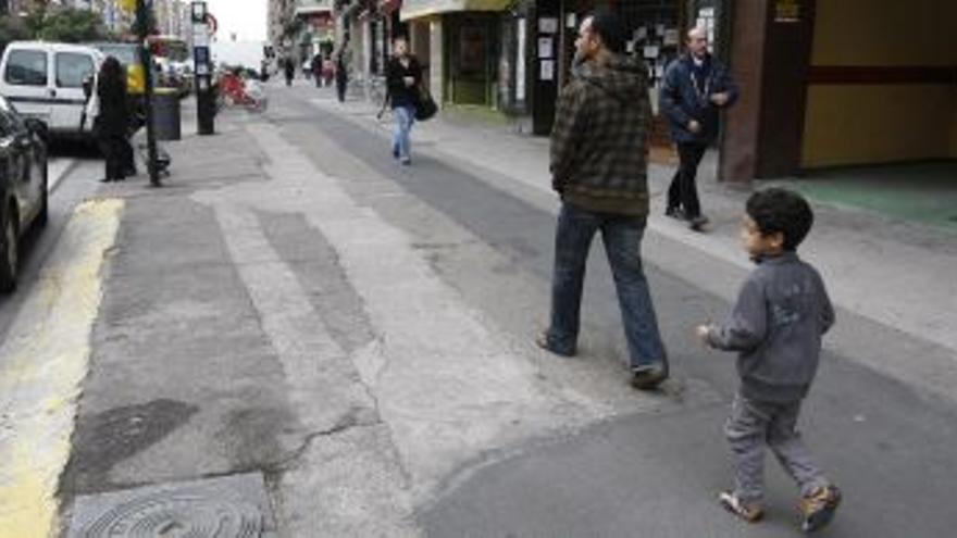 Los vecinos piden que la avenida de Navarra se repare &quot;cuanto antes&quot;