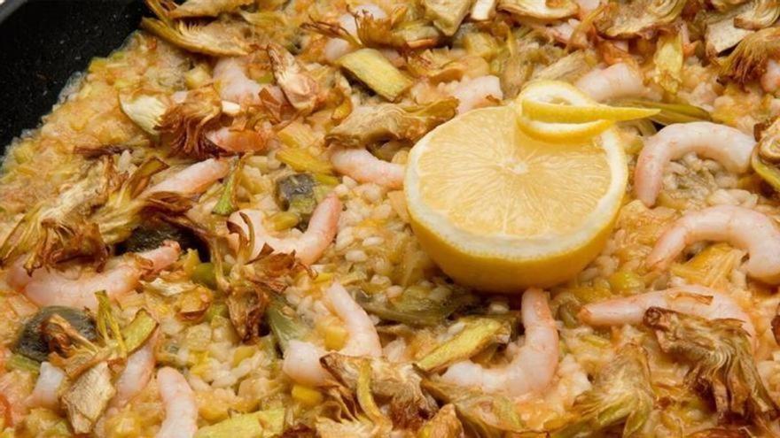 Aprende a cocinar un riquísimo arroz con alcachofas y langostinos