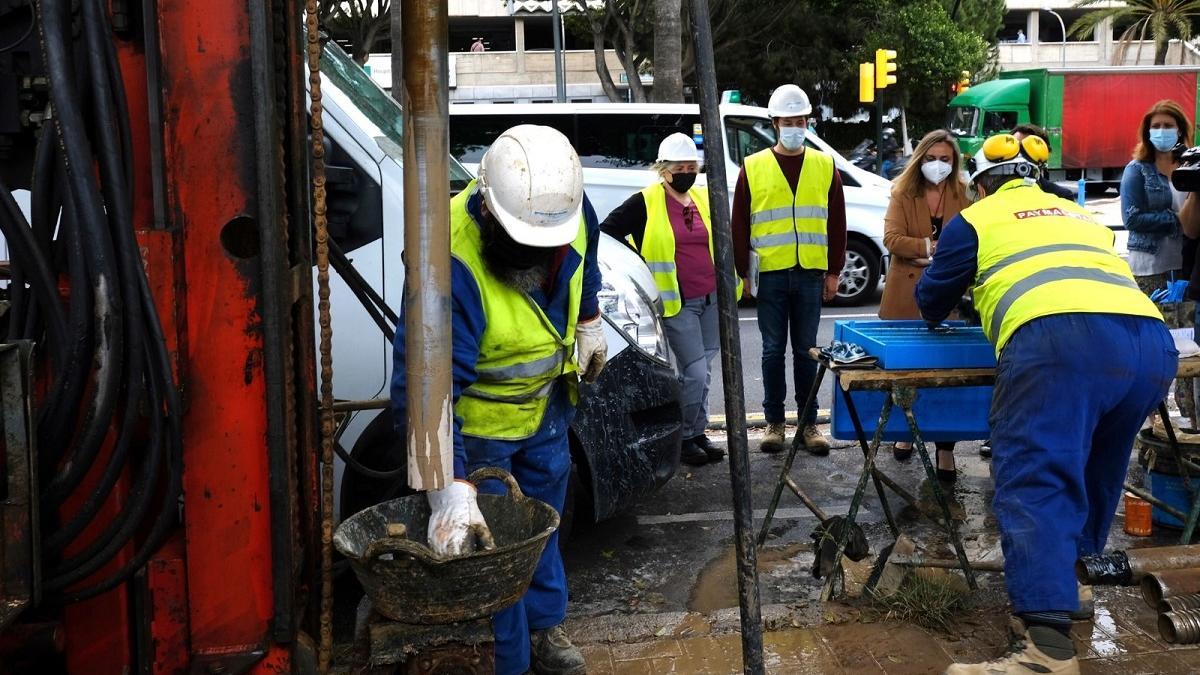 La consejera ha visitado los sondeos geotécnicos del Metro.