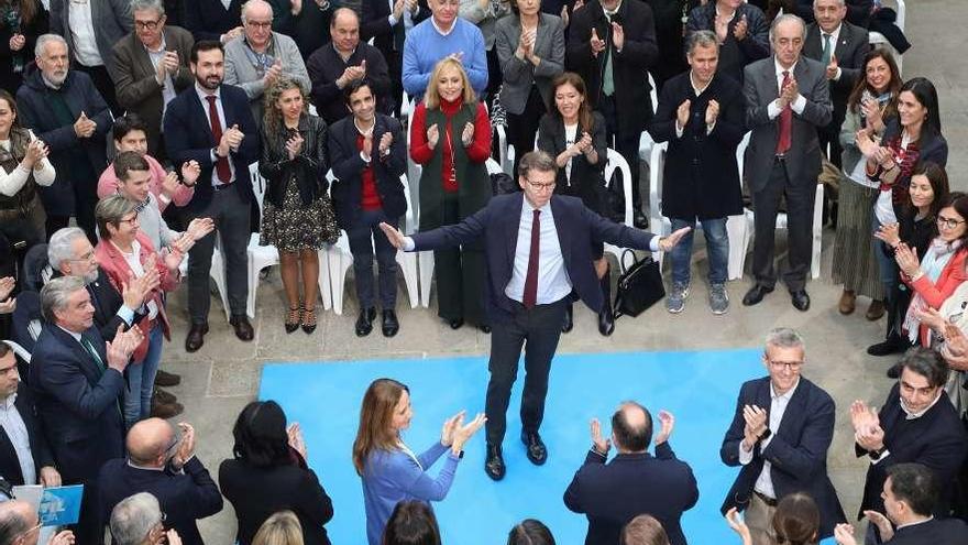 Feijóo, ayer en Santiago, en el acto del décimo aniversario de su primera victoria electoral.