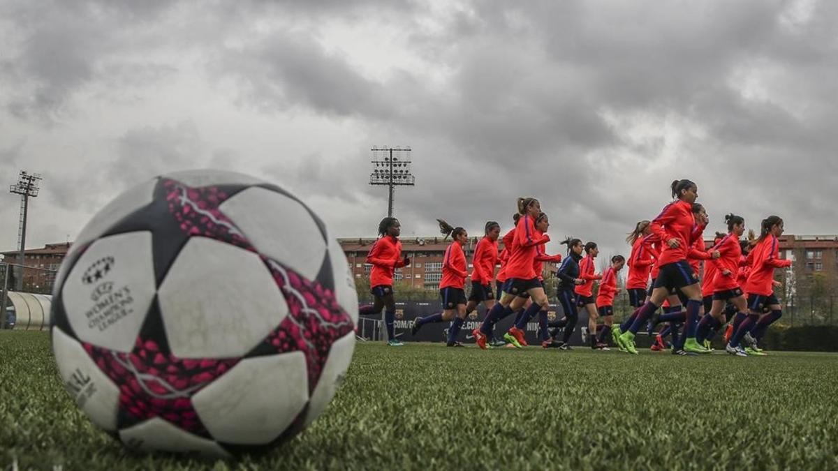 El Barça femenino se entrena en Sant Joan Despí antes de la vuelta de los cuartos de la Champions.