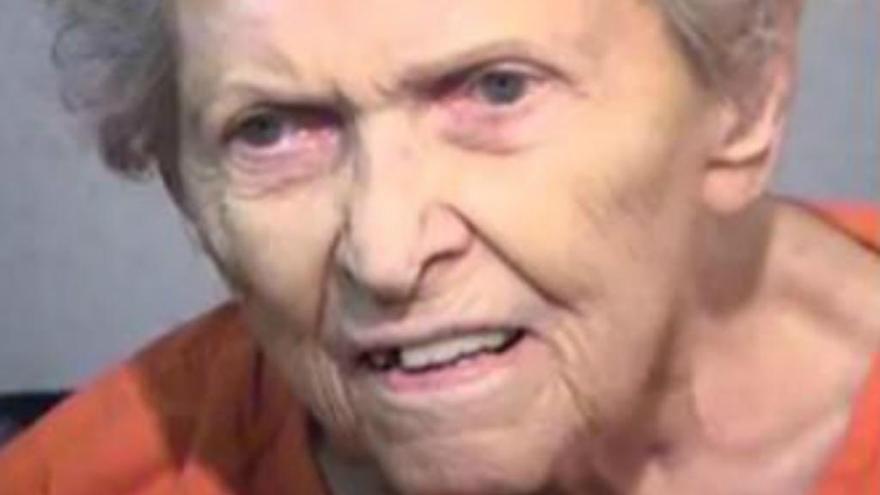 Una mujer de 92 años mata a su hijo para evitar que la llevara a una residencia