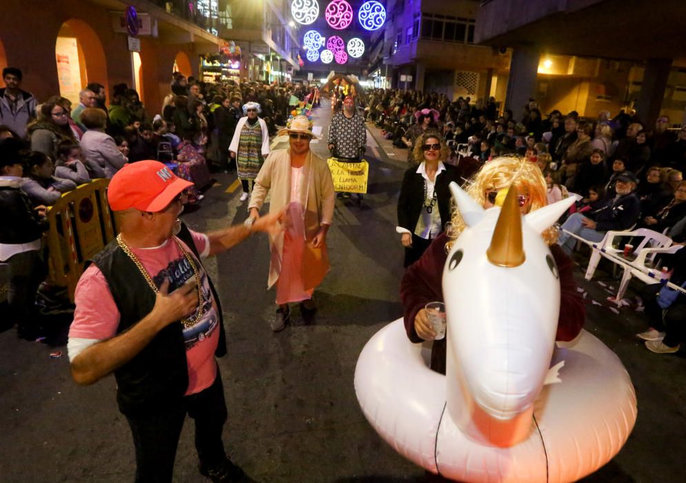 La sátira llena las calles de Benidorm en el Desfile del Humor