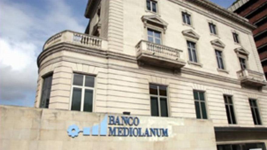 Los Tedax han desactivado una bomba en el Banco Mediolanum de Barcelona