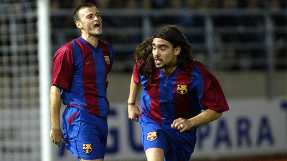 Luis enrique y Juan Pablo Sorín juntos compartiendo la camiseta del Barça