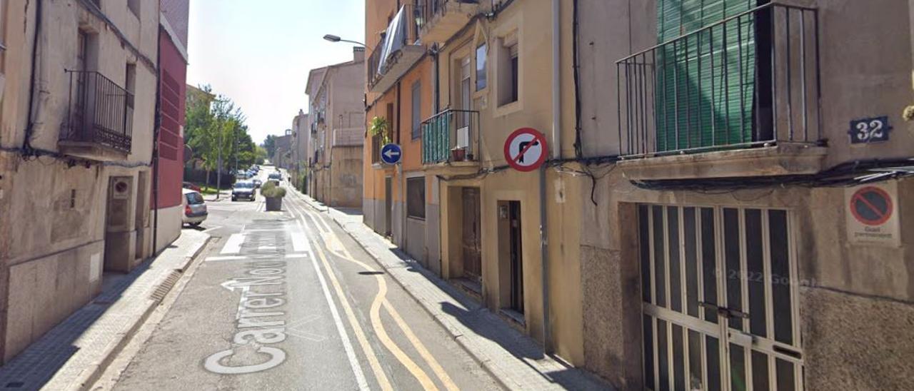 El carrer Nou Santa Clara de Manresa, on s&#039;ha produit la fuita d&#039;aigua