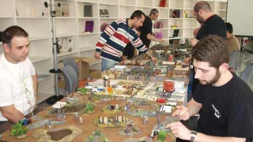 Disputa del torneo Malifaux, celebrado ayer.