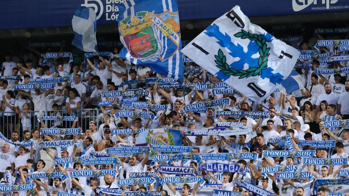 La afición blanquiazul, durante el encuentro frente al Atleti B.